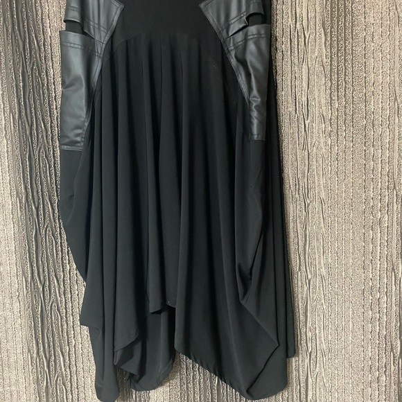 Women’s black skirt - Picture 2 of 6